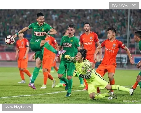 中超精彩对决鲁能迎战人和直播盛况不容错过